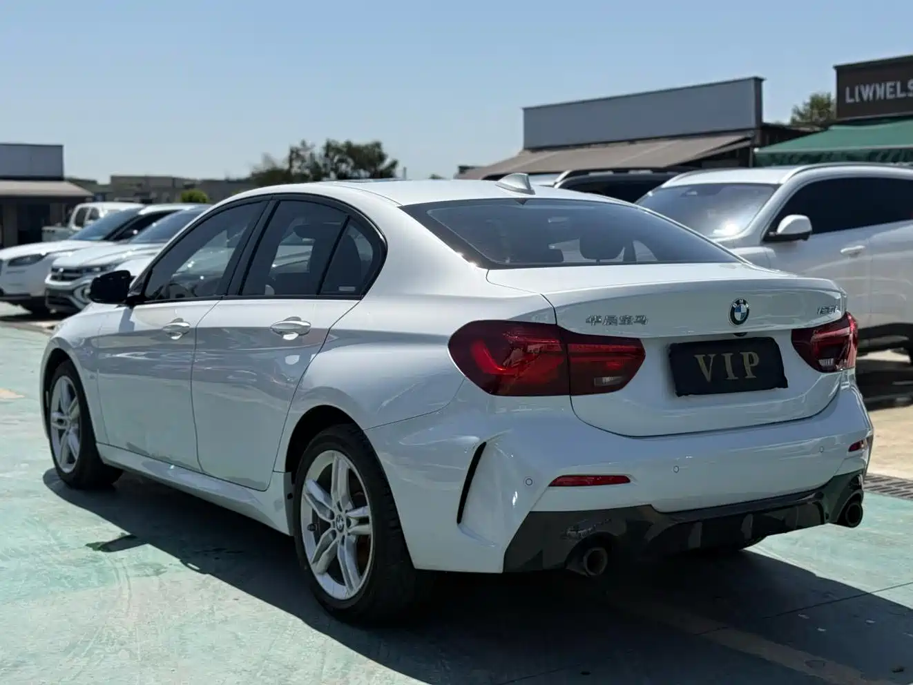 BMW 1 Series 2023 120i M Sport Radiance Edition фото 14