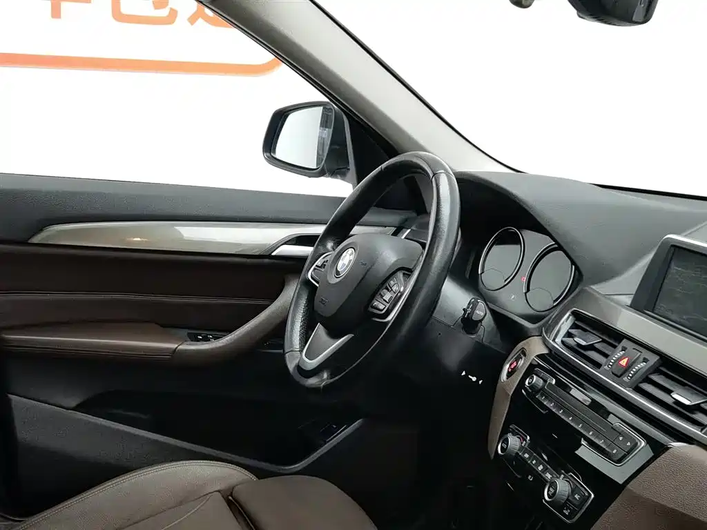 BMW X1 2019 sDrive18Li Premium Model фото 22