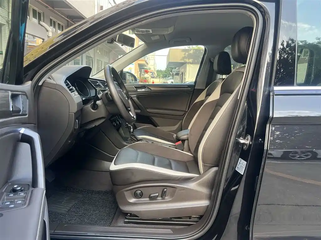 Volkswagen Tiguan L 2018 Facelift 330TSI Automatic 2WD Comfort Edition фото 17