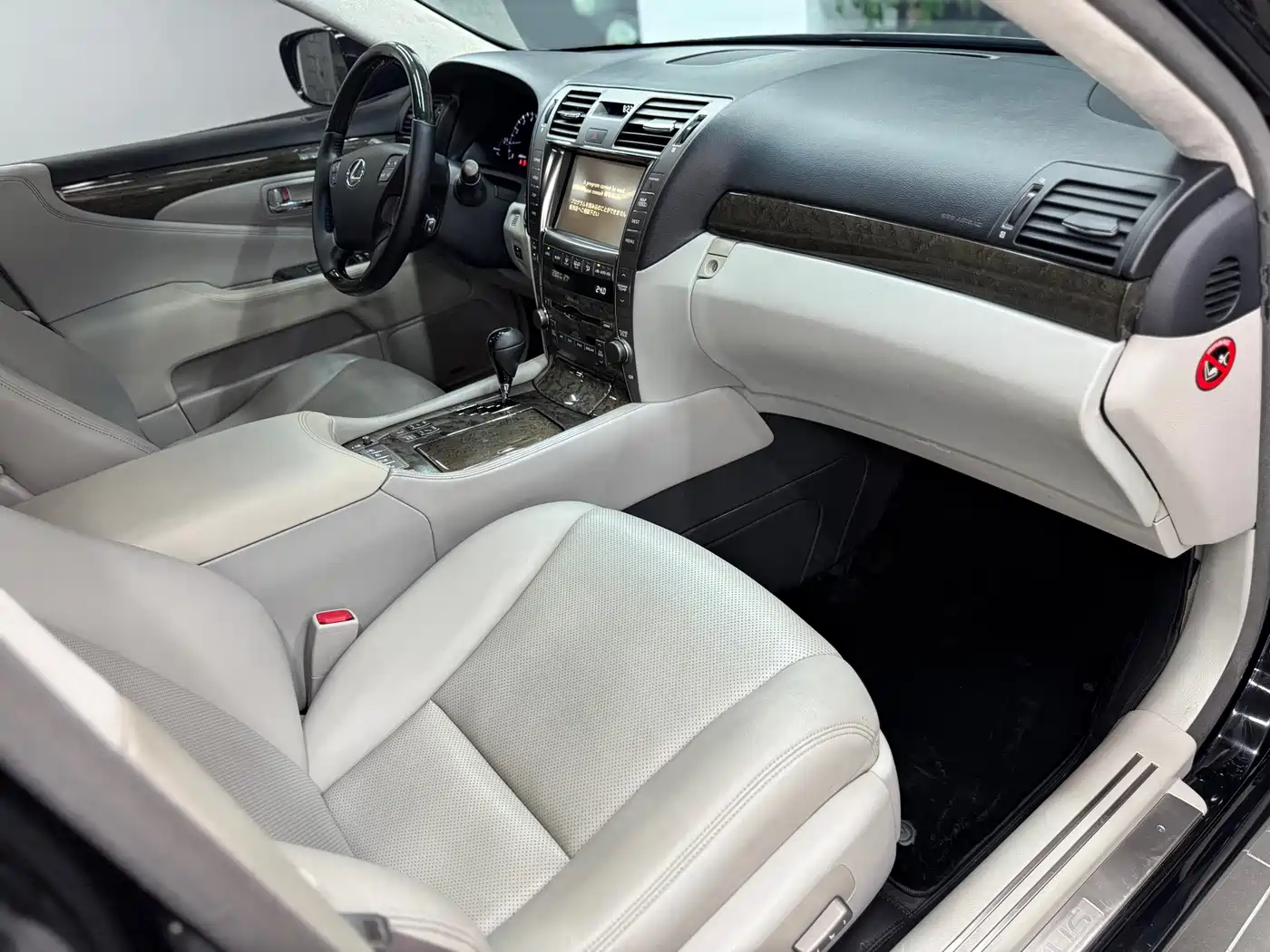 Lexus LS 2006 460L Premium Edition фото 12