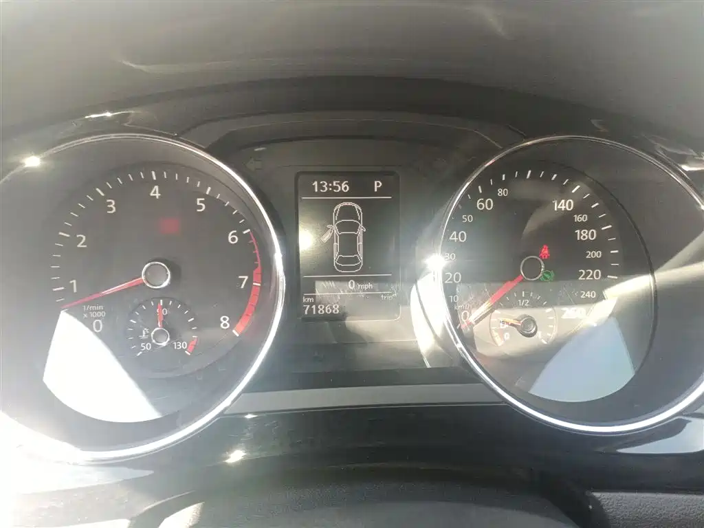 Volkswagen Sagitar 2015 230TSI Automatic Luxury фото 4