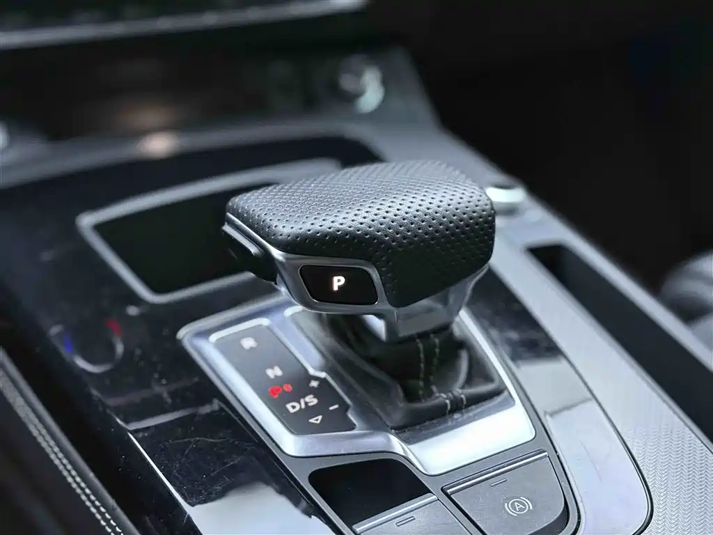 Audi Q5L 2024 Model 40 TFSI Luxury Dynamic фото 19