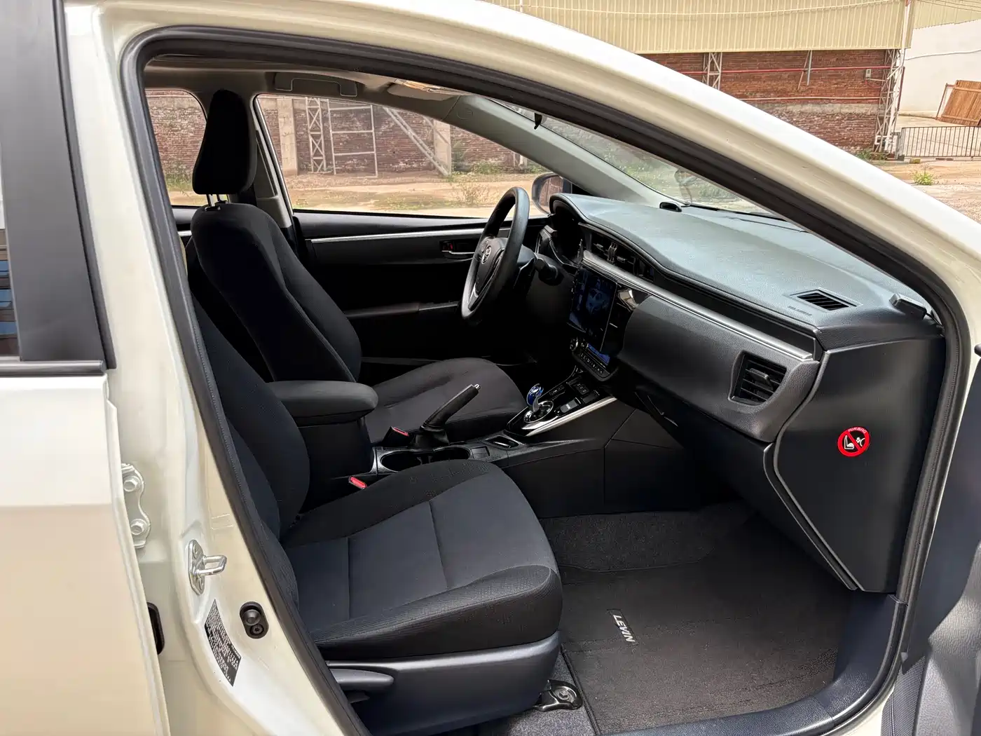 Toyota Levin 2016 Hybrid 1.8H GS E-CVT Elite Sunroof фото 12