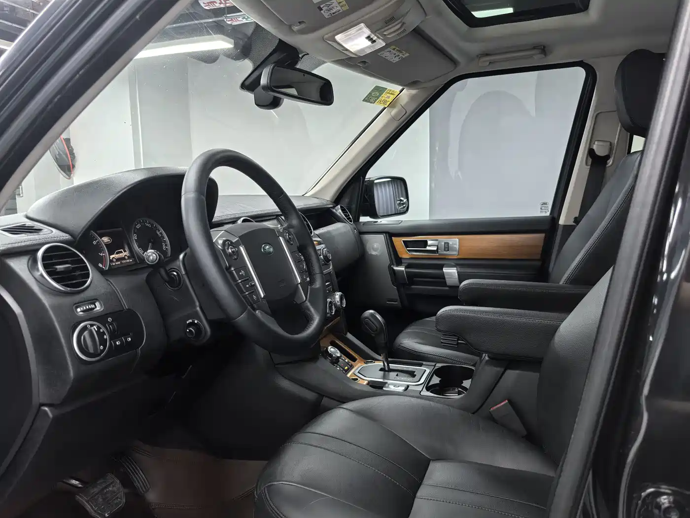 Land Rover Discovery 2011 5.0 V8 HSE фото 4