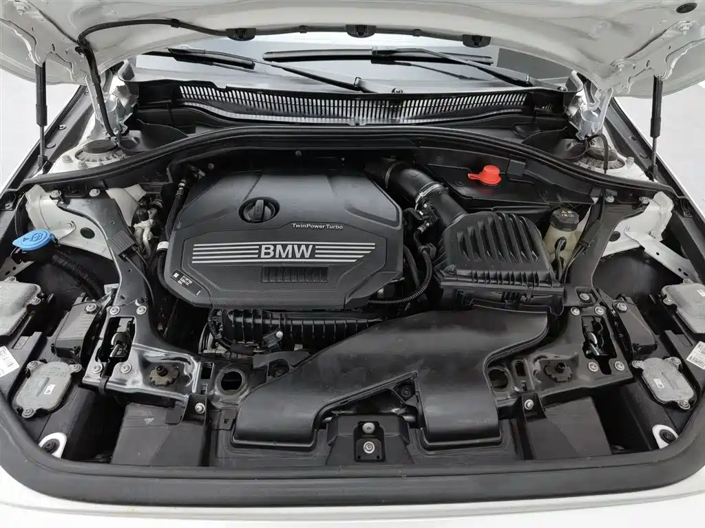 BMW 1 Series 2022 120i M Sport Shadow Edition фото 6