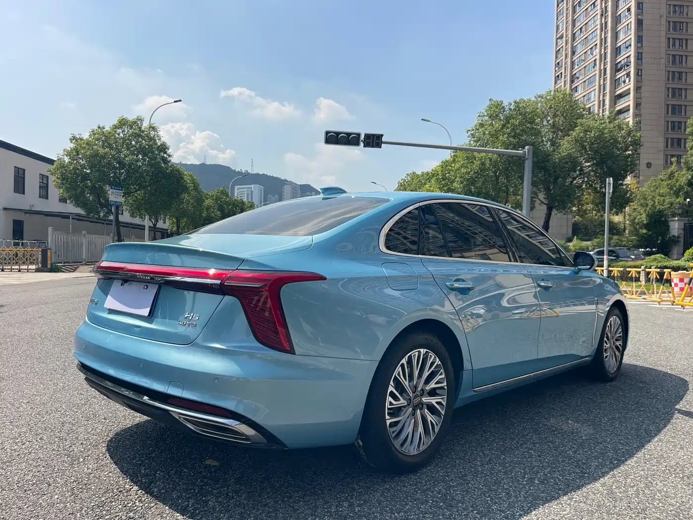 Hongqi H5 2023 2.0T Auto Smart Connect Flag Comfort фото 19