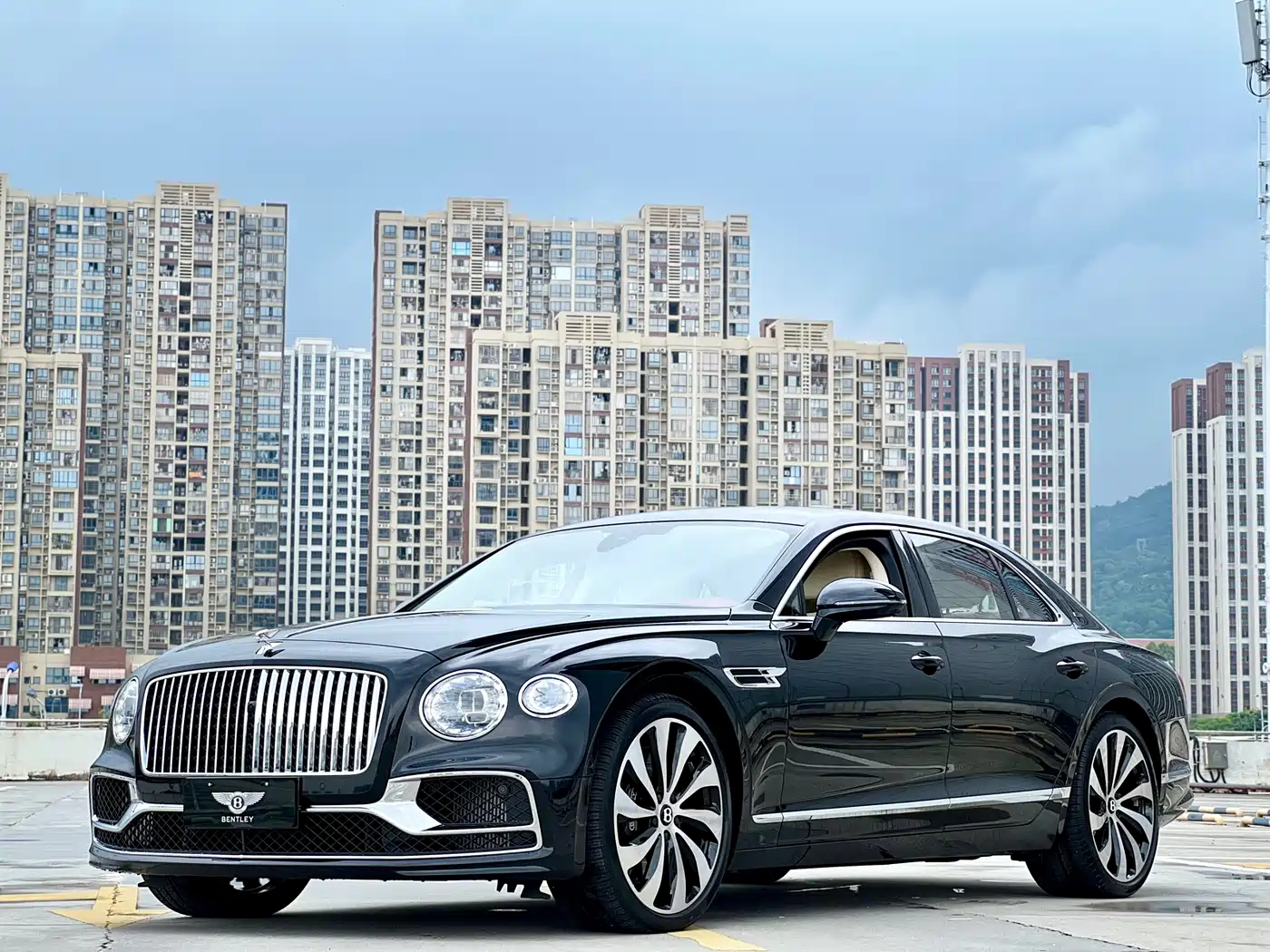 Bentley Flying Spur 2024 V8 Edition 8