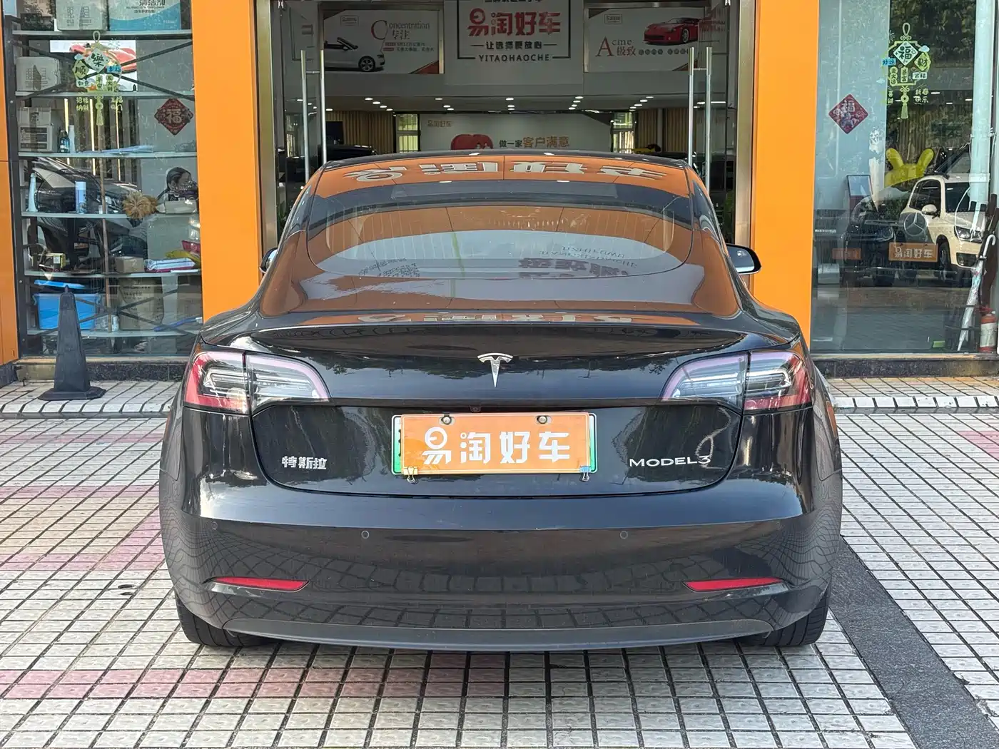 TESLA MODEL 3