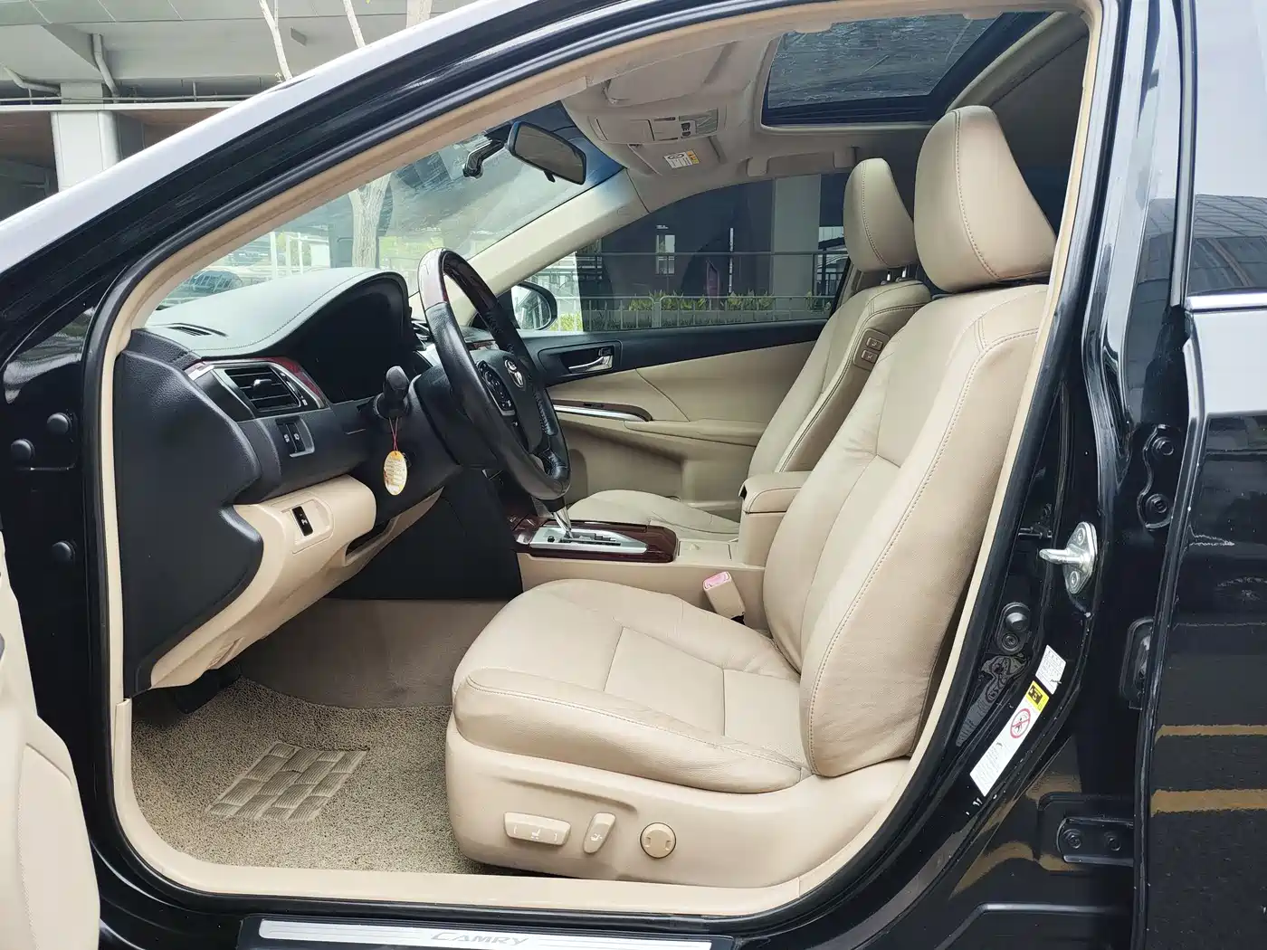 Toyota Camry 2012 2.5V Premium Navigation Edition фото 9
