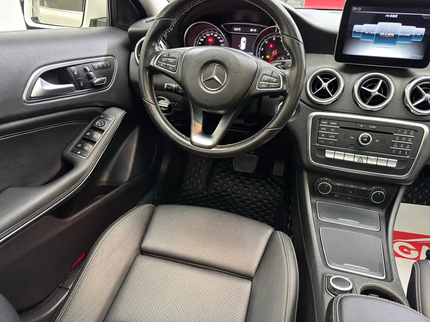 Mercedes-Benz GLA 2017 GLA 200 Dynamic фото 10