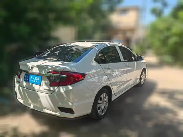 Honda Greiz 2016 1.5L CVT Classic Edition — фото 2