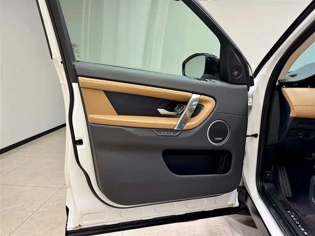 Land Rover Discovery Sport 2024 Luxury Custom Edition фото 16