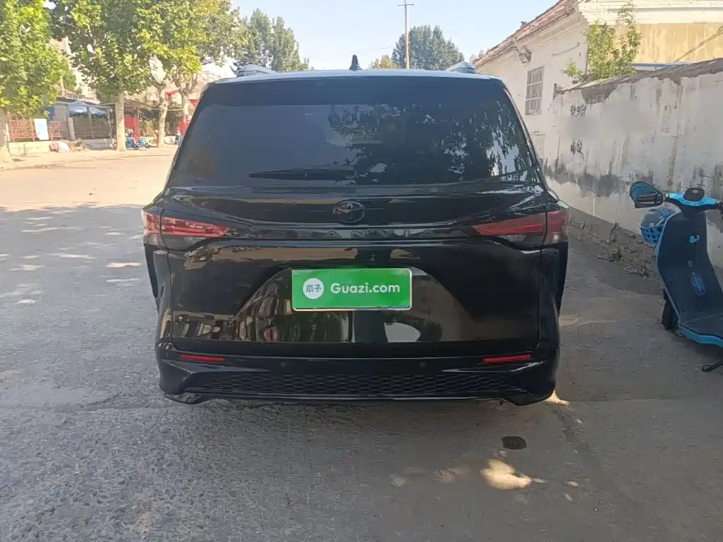 Фото 6 - Toyota Granvia