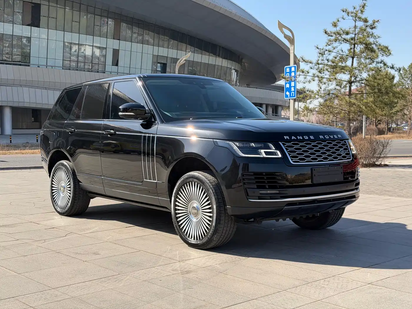 Land Rover Range Rover 2020 3.0 L6 Heritage Edition фото 3