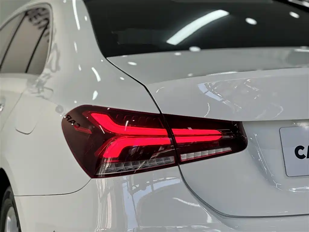 Mercedes-Benz A-Class 2019 A 200 L Sport Sedan фото 9