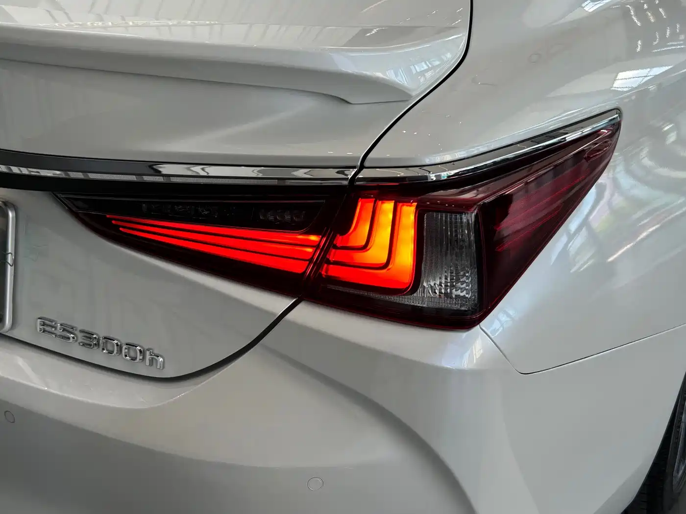 Фото 21 - Lexus ES