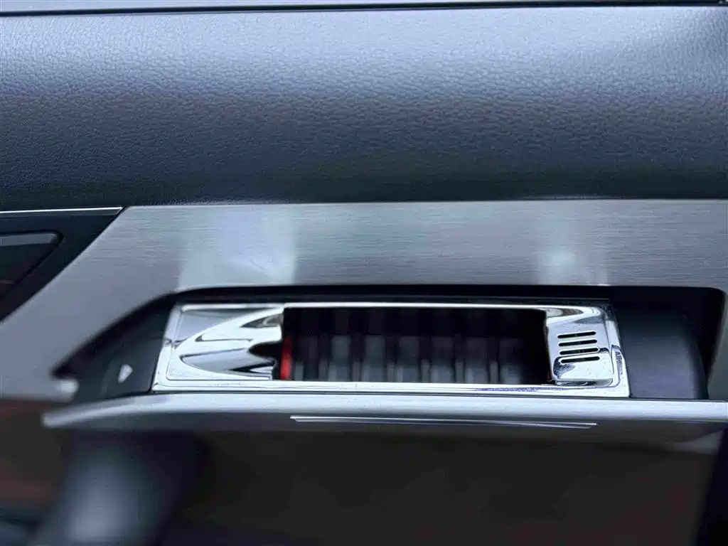 Фото 22 - Audi A8