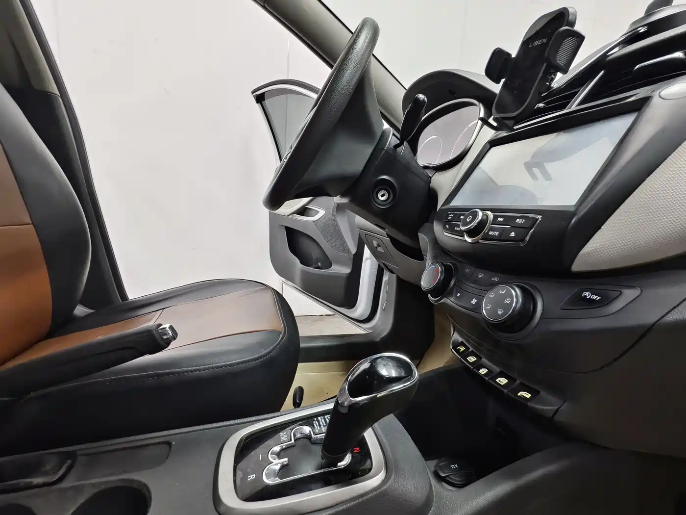 Chevrolet Sail 2015 Sail 3 1.5L AMT Happiness Sunroof Edition фото 15