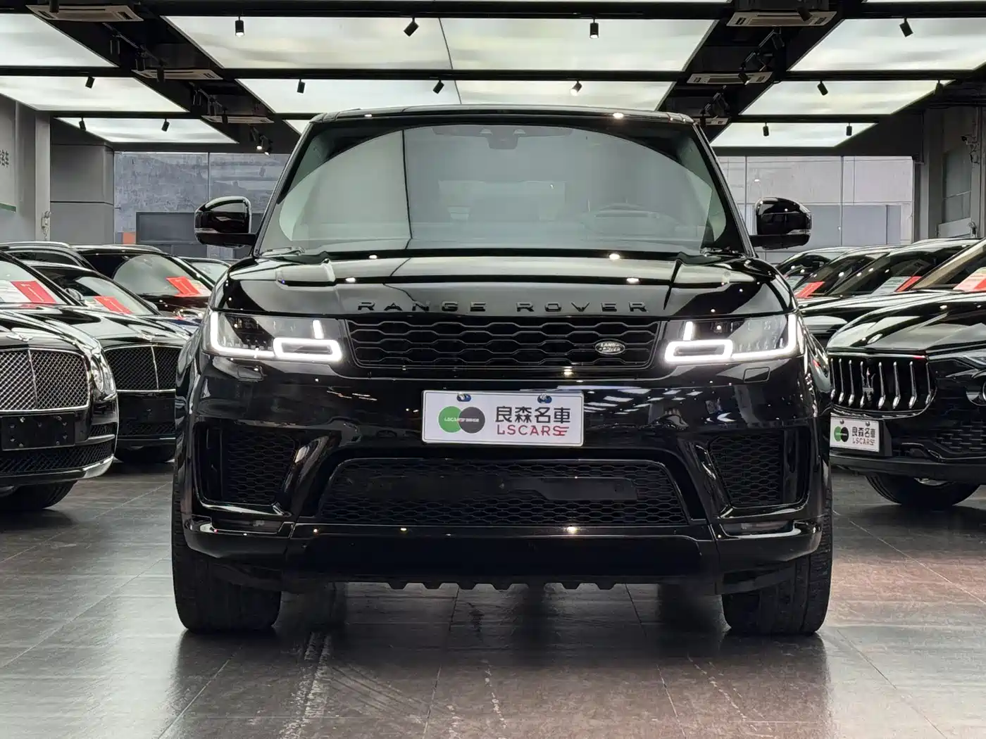 Land Rover Range Rover Sport 2021 3.0 L6 Gloss Black Edition фото 2