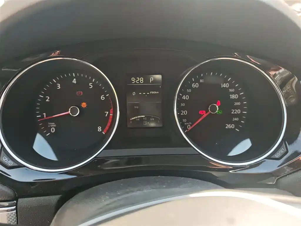 Volkswagen Sagitar 2015 1.6L Automatic Comfort фото 4