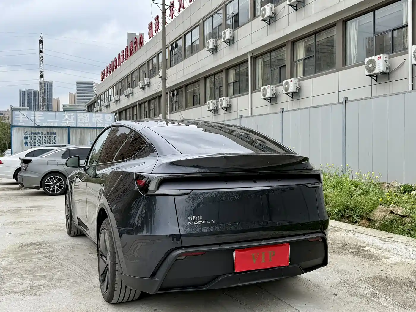 TESLA MODEL Y