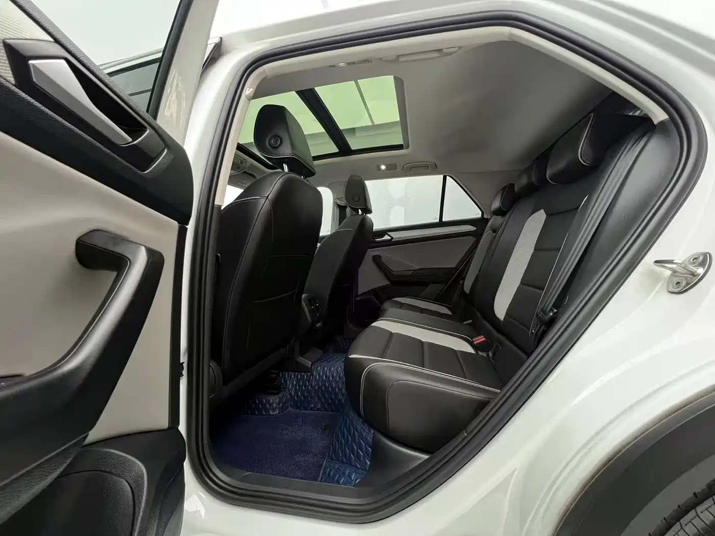 Volkswagen T-ROC 2023 280TSI DSG 2WD Time Edition фото 13