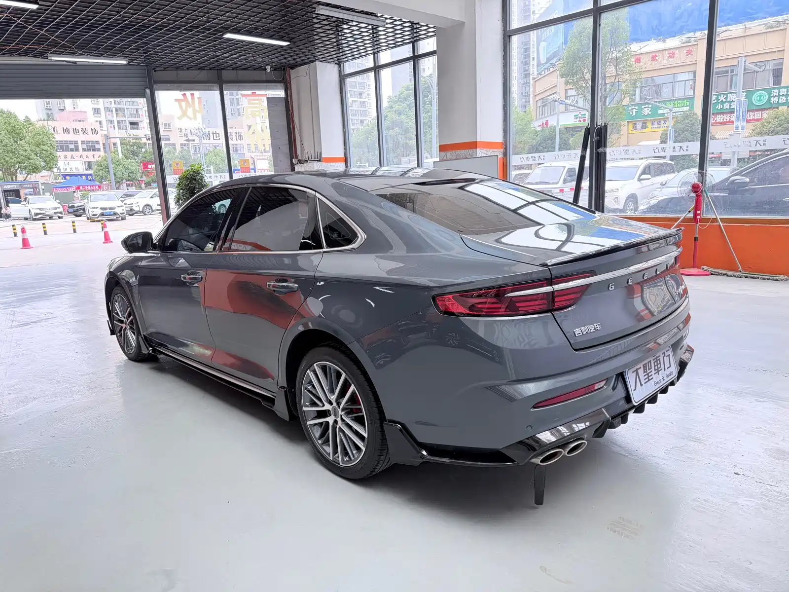 Фото 12 - Geely Coolray