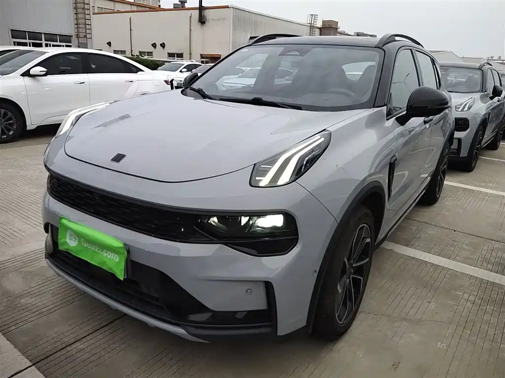 Фото 1 - Lynk & Co 01