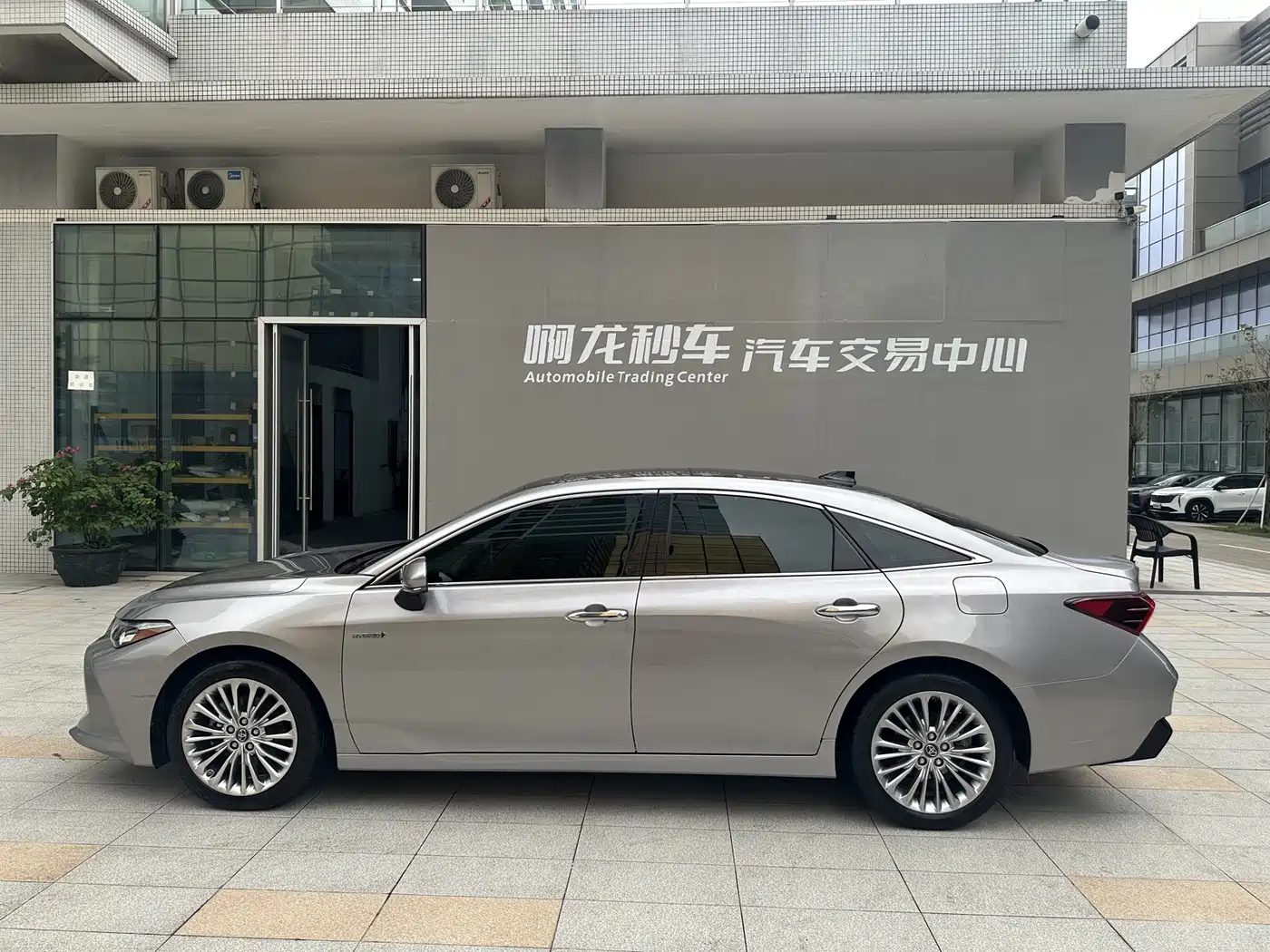 Toyota Avalon 2019 Hybrid 2.5L XLE Premium Edition China VI фото 6
