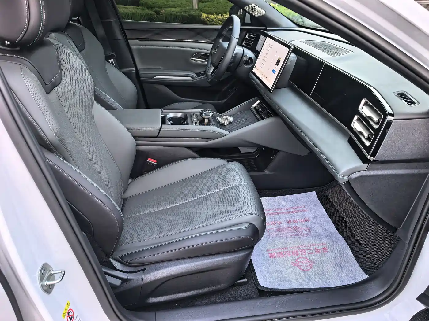 BYD Qin L 2025 DM-i Smart Drive Edition 120KM Leading фото 8