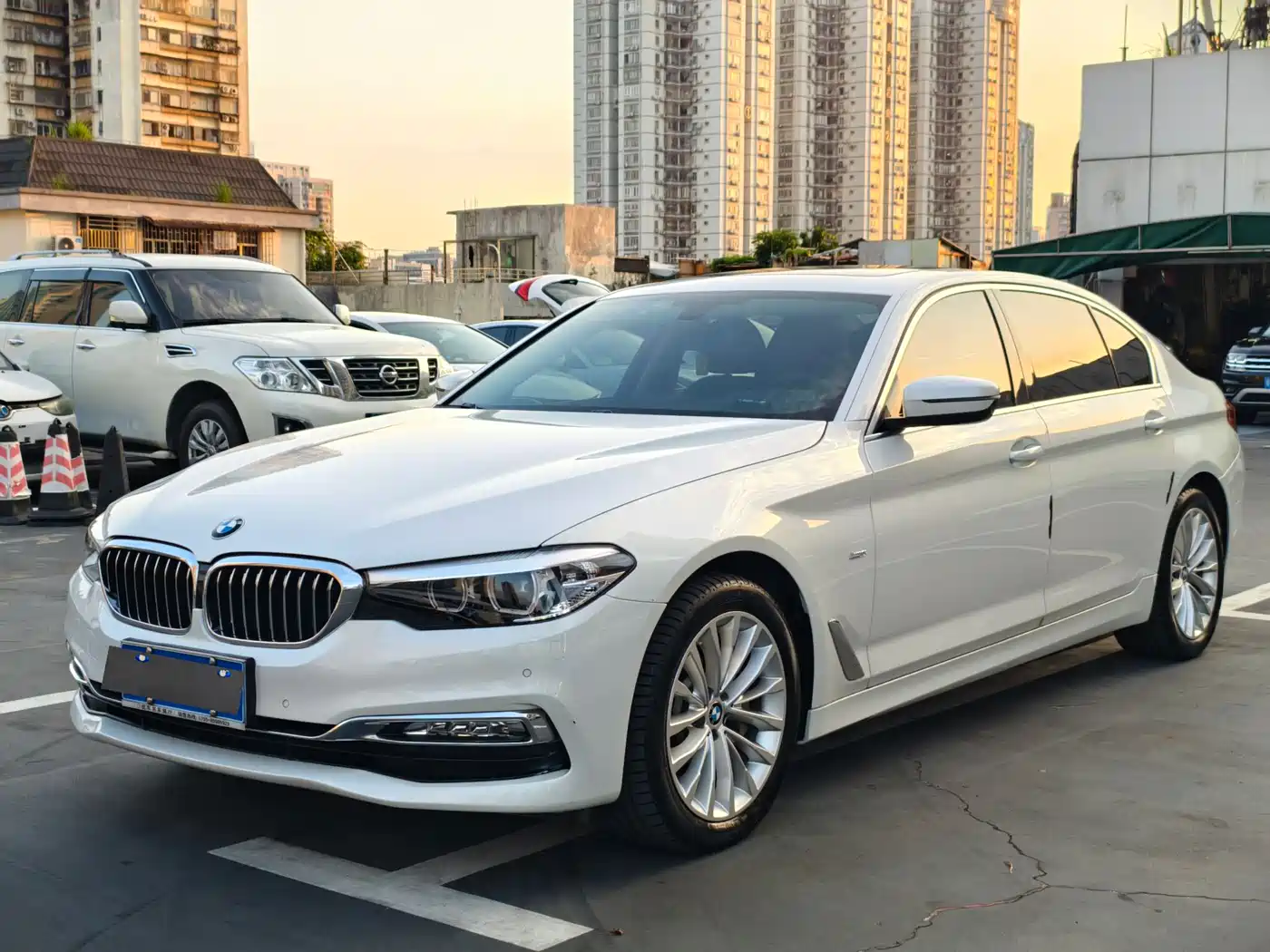 BMW 5 Series 2018 525Li Luxury Package