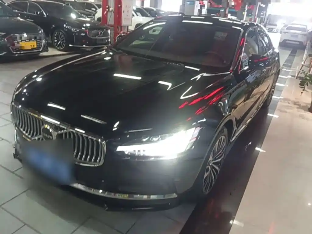 Volvo S90 2024 B5 Momentum Luxury Edition