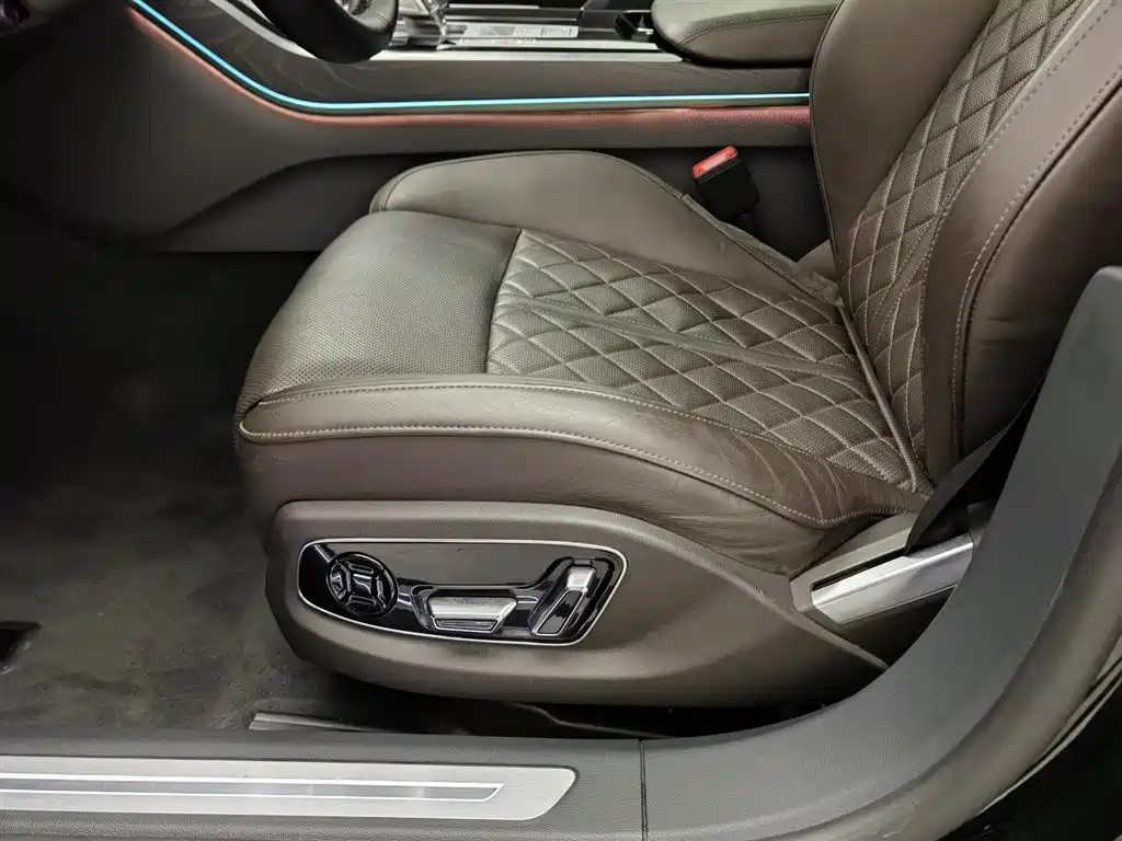 Audi A8 2022 A8L 50 TFSI quattro Comfort Collector's Edition фото 20