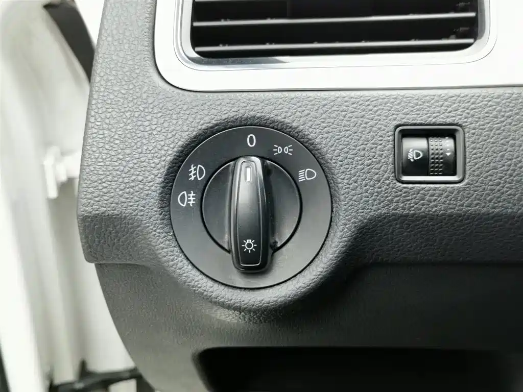 Škoda Rapid 2018 1.6L Manual Comfort Edition фото 21