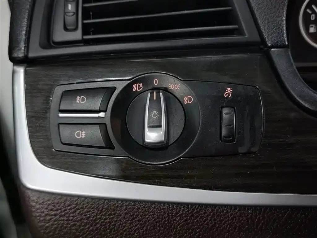 BMW 5 Series 2014 525Li Luxury Design Package фото 21