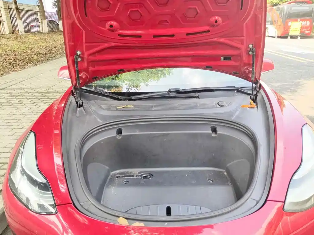 Фото 3 - Tesla Model 3