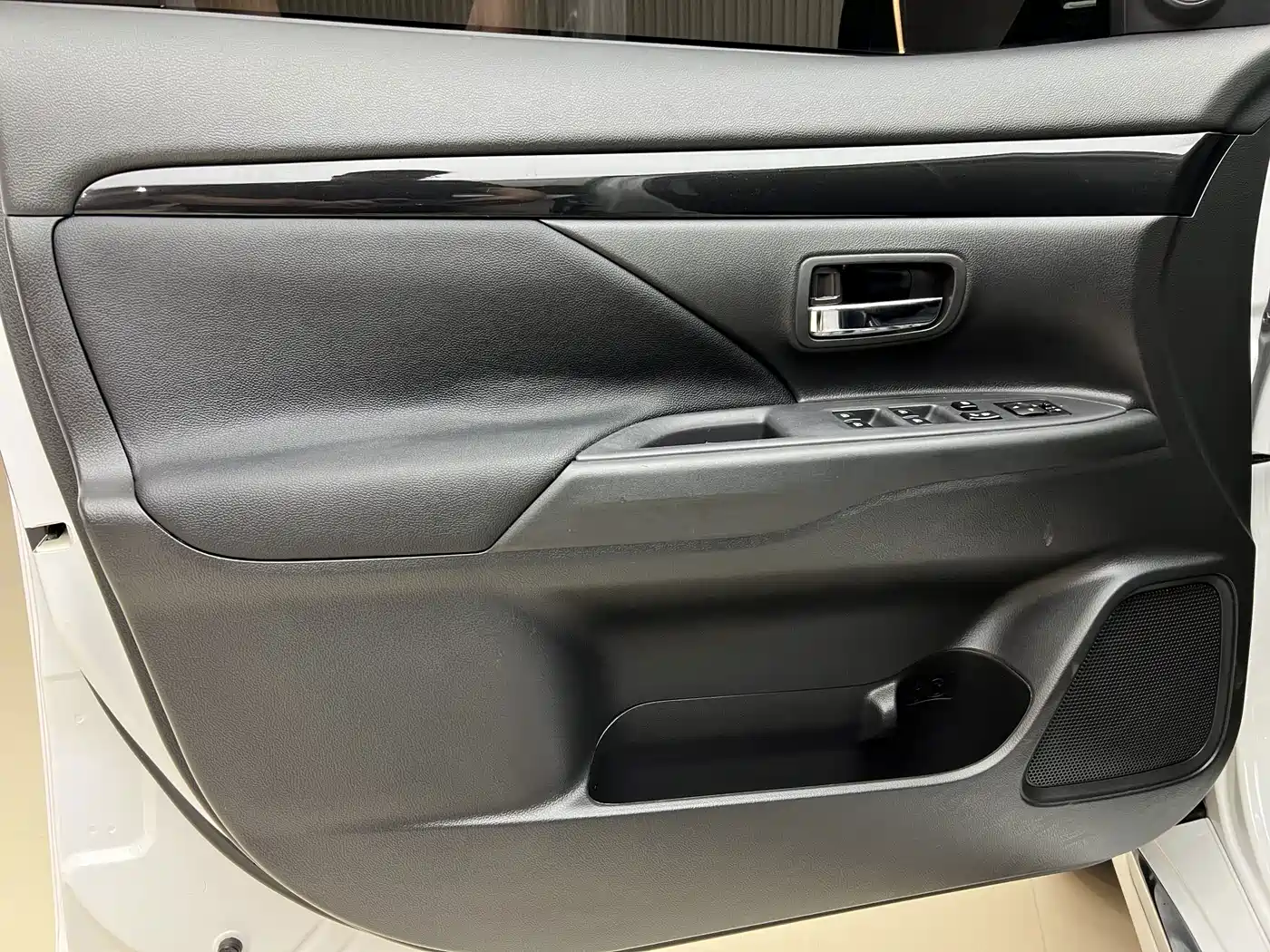 Mitsubishi Outlander 2023 2021 Facelift 2.0L 2WD Comfort Edition 5-Seater