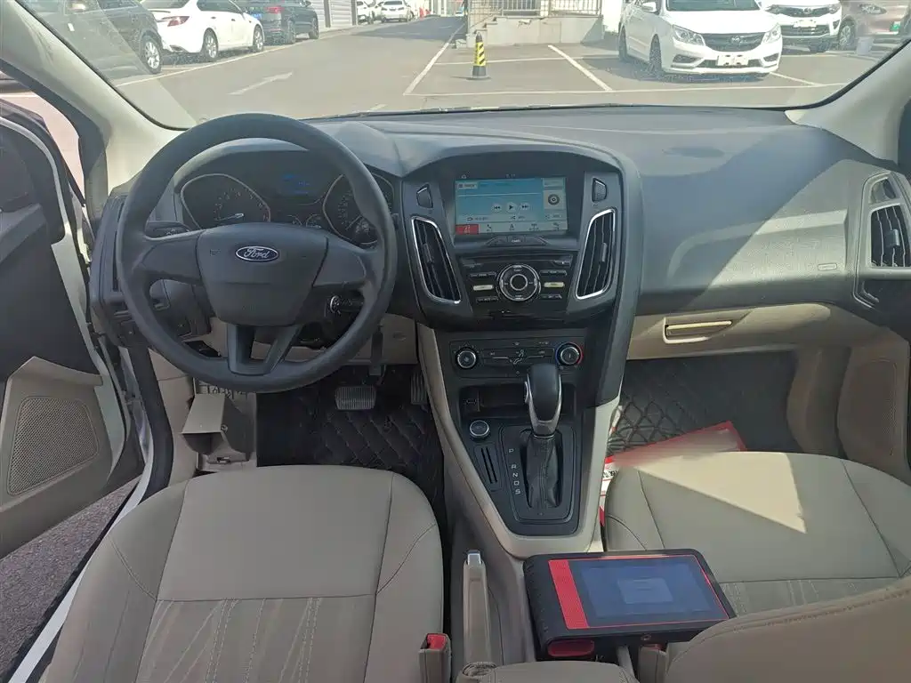 Фото 10 - Ford Focus