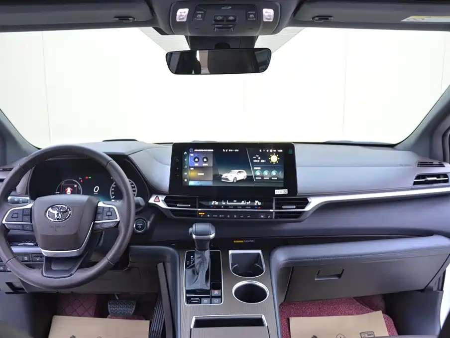 Toyota Granvia 2024 2.5L Hybrid Premium PLUS 4WD Edition фото 8