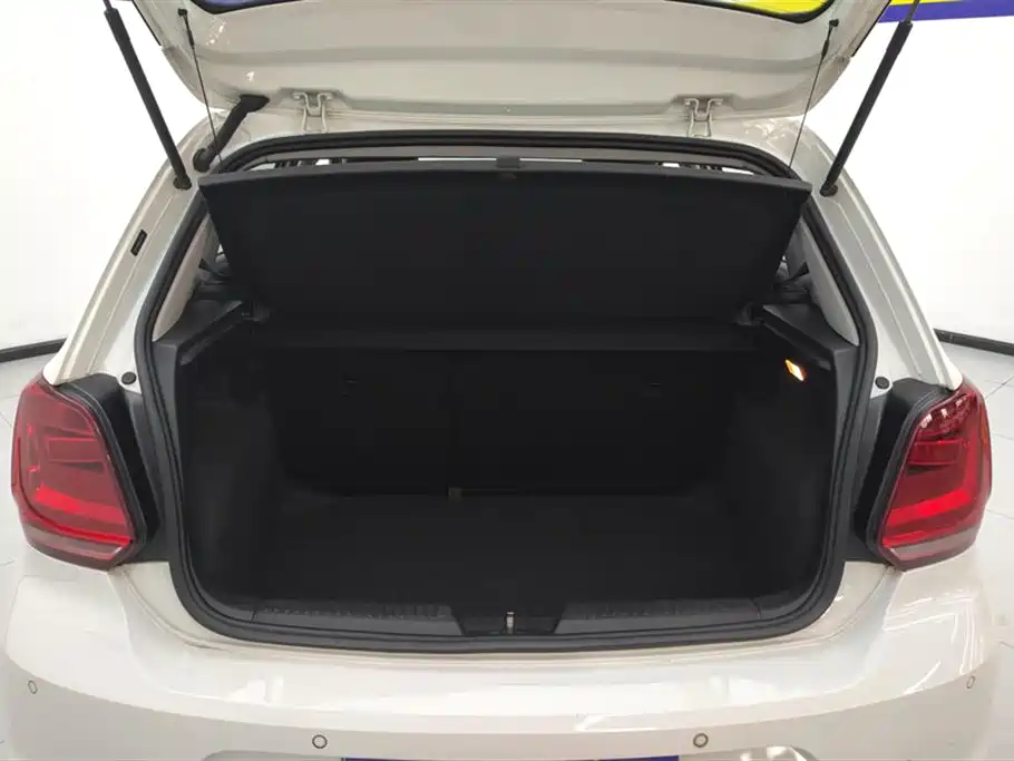 Volkswagen Polo 2016 1.6L Automatic Comfort фото 4