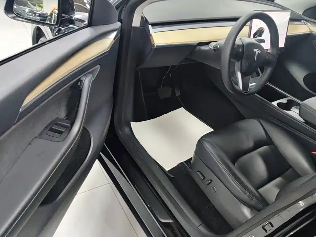 Фото 16 - Tesla Model Y