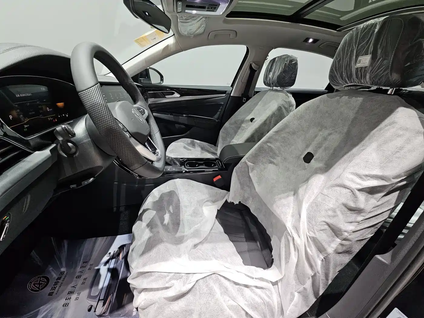 Volkswagen Passat 2025 Outstanding 330TSI Starlight Elite Edition фото 18