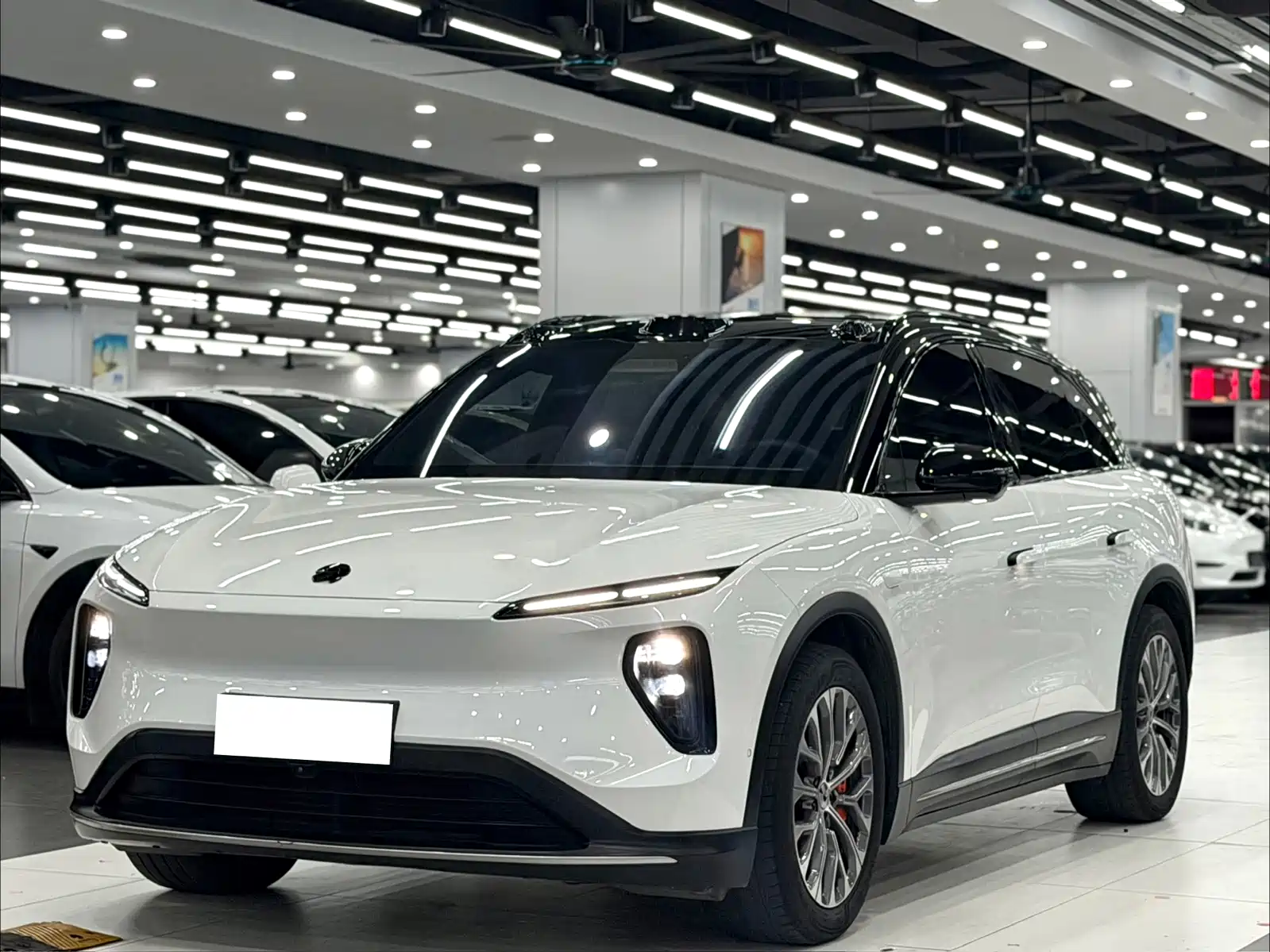 Фото 1 - NIO ES6