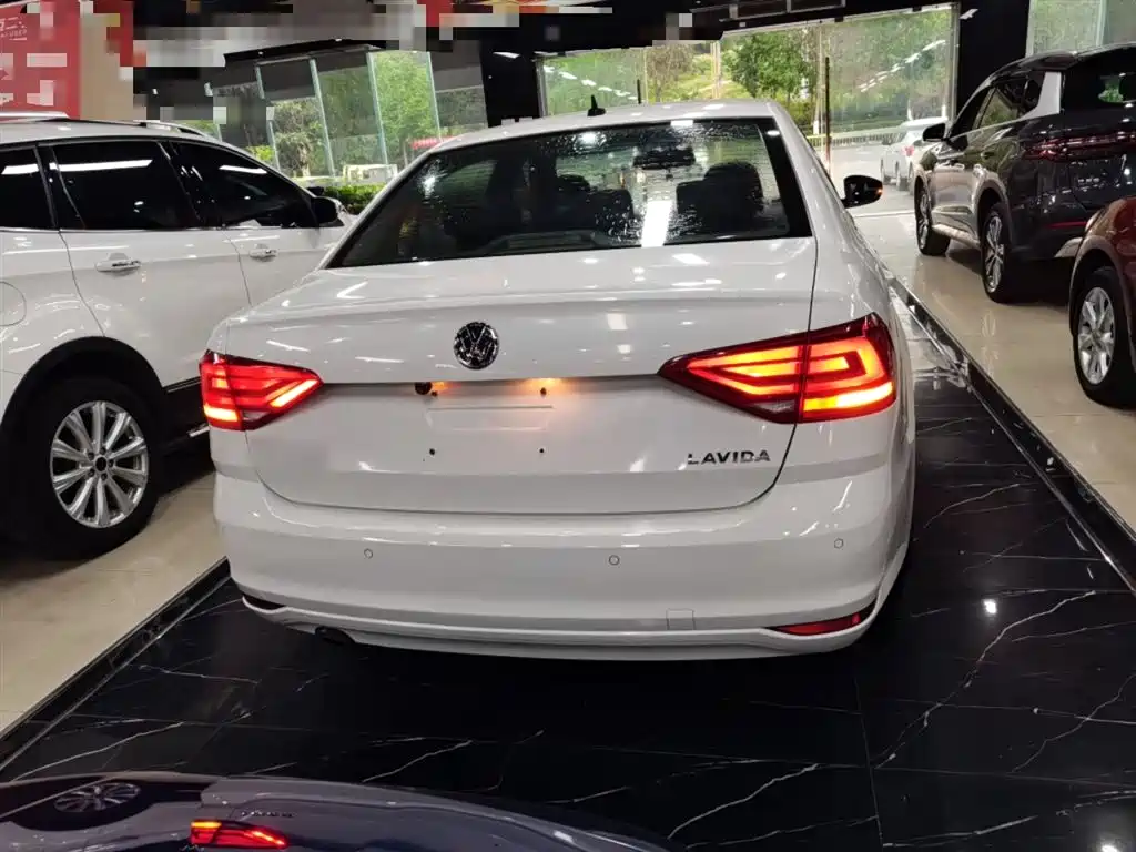 Volkswagen Lavida 2017 1.6L Automatic Trend Edition фото 6