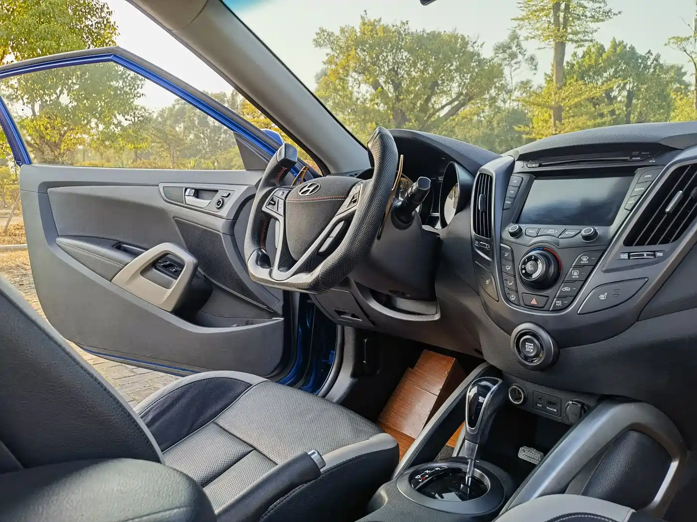 Hyundai Veloster 2012 1.6T Automatic Luxury фото 12