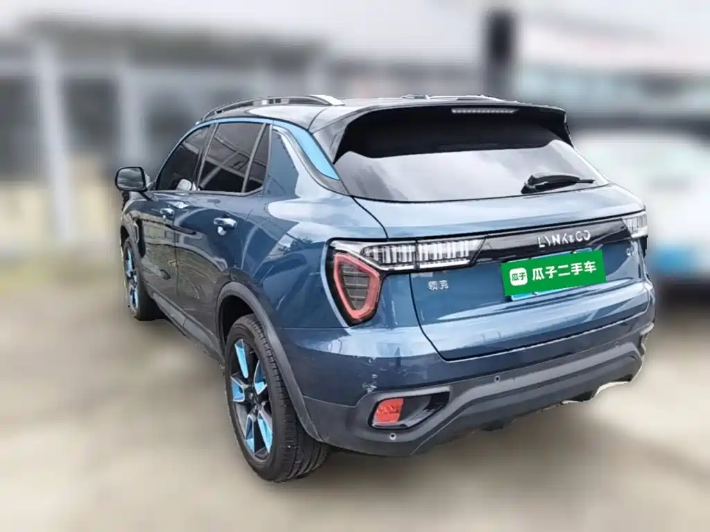 Фото 7 - Lynk & Co 01