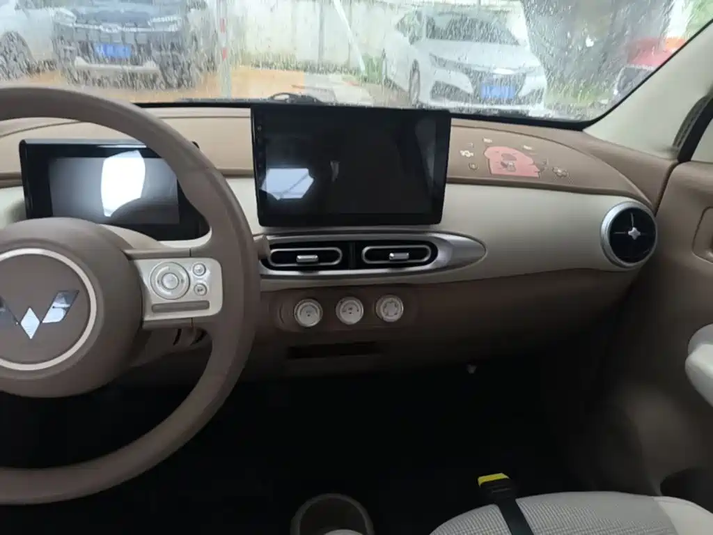 صورة 13 - Wuling Motors Hongguang MINIEV