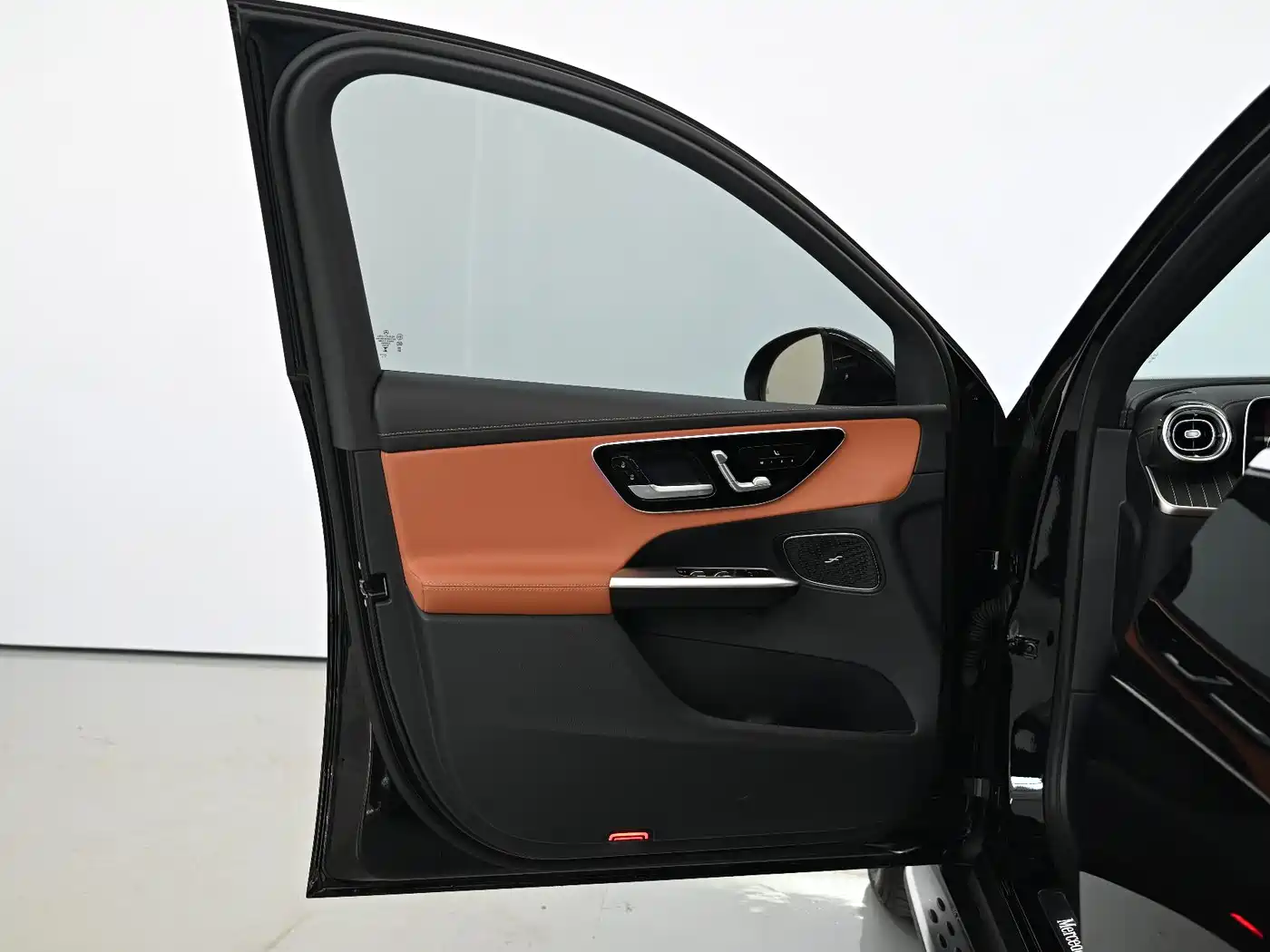 Mercedes-Benz GLC 2023 Facelift GLC 300 L 4MATIC Sport 5-Seater фото 28