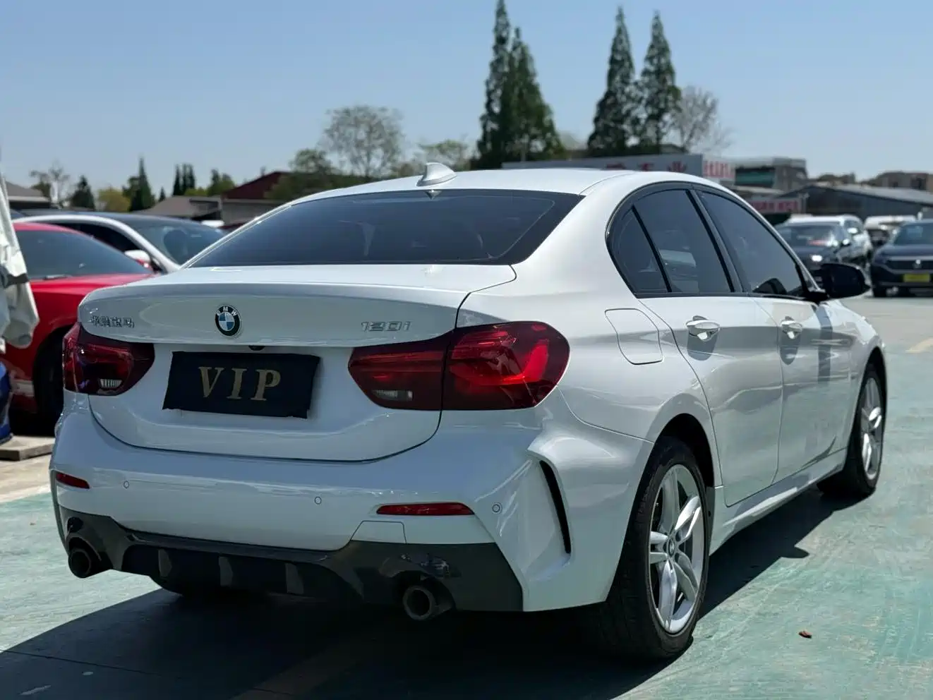 BMW 1 Series 2023 120i M Sport Radiance Edition фото 12