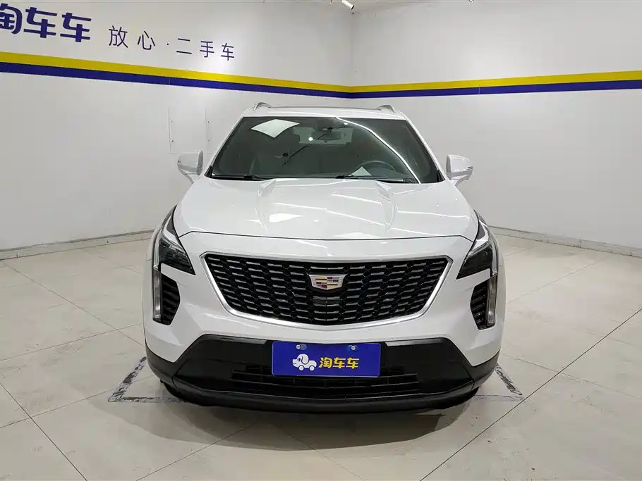 CADILLAC XT4